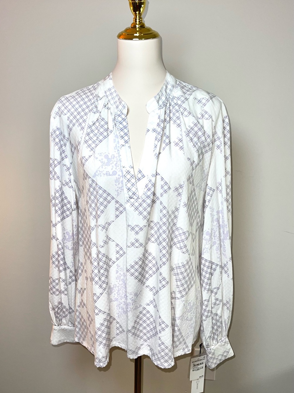Treasure & Bond White Blouse with Light Gray Geometric Print